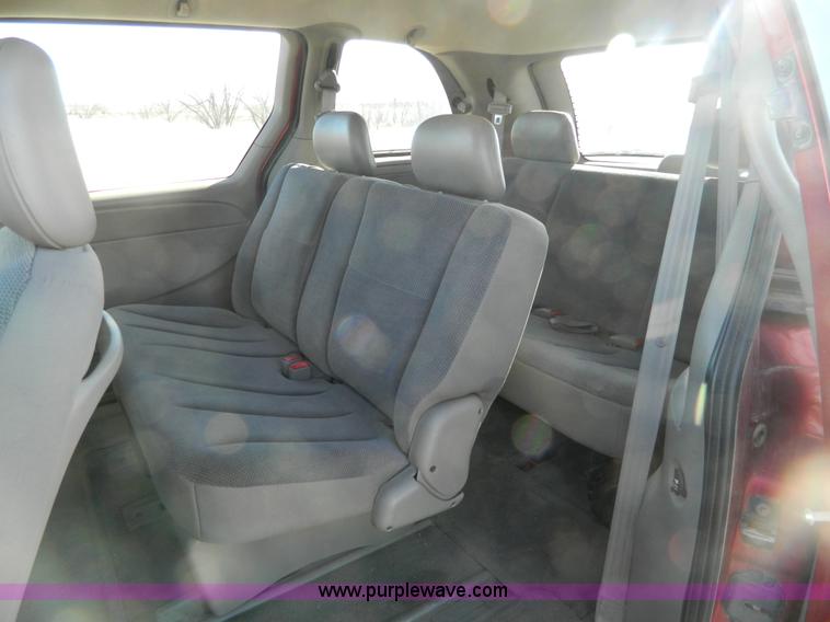 image for item D8740 2001 Dodge Caravan SE mini van