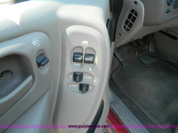 image for item D8740 2001 Dodge Caravan SE mini van