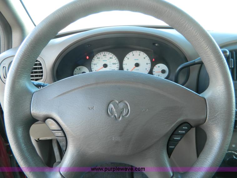 image for item D8740 2001 Dodge Caravan SE mini van
