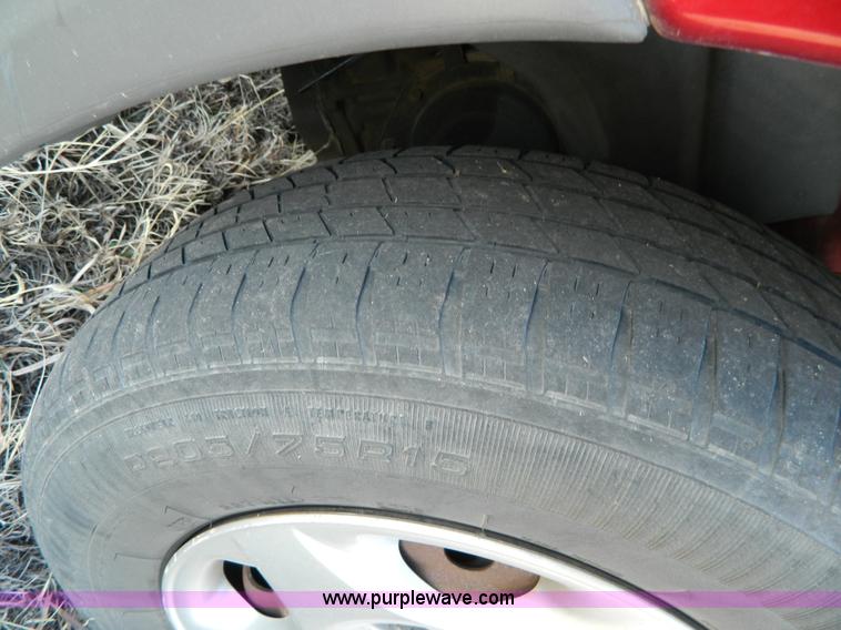 image for item D8740 2001 Dodge Caravan SE mini van