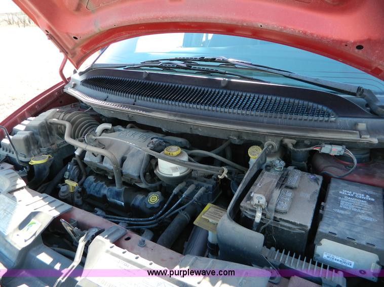image for item D8740 2001 Dodge Caravan SE mini van