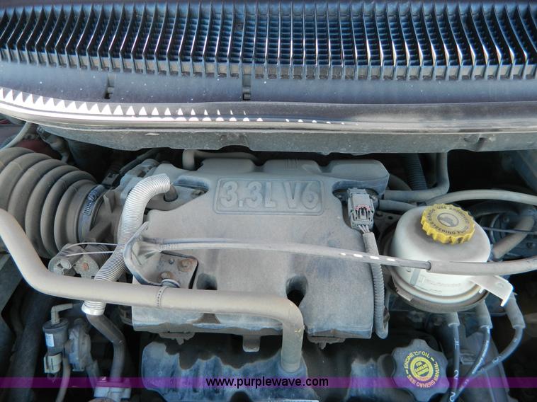 image for item D8740 2001 Dodge Caravan SE mini van