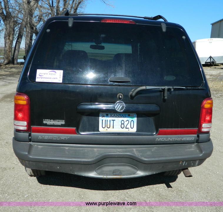 image for item D8757 1999 Mercury Mountaineer SUV