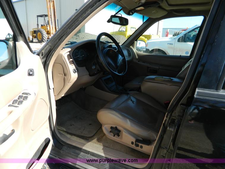 image for item D8757 1999 Mercury Mountaineer SUV