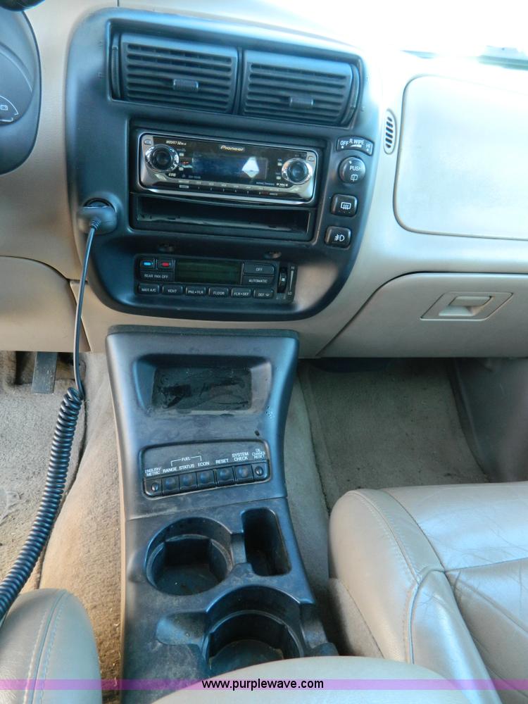 image for item D8757 1999 Mercury Mountaineer SUV