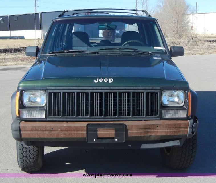 image for item D9760 1995 Jeep Cherokee Sport SUV
