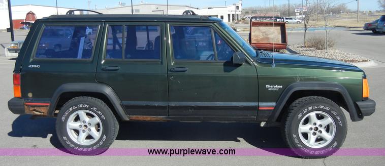 image for item D9760 1995 Jeep Cherokee Sport SUV