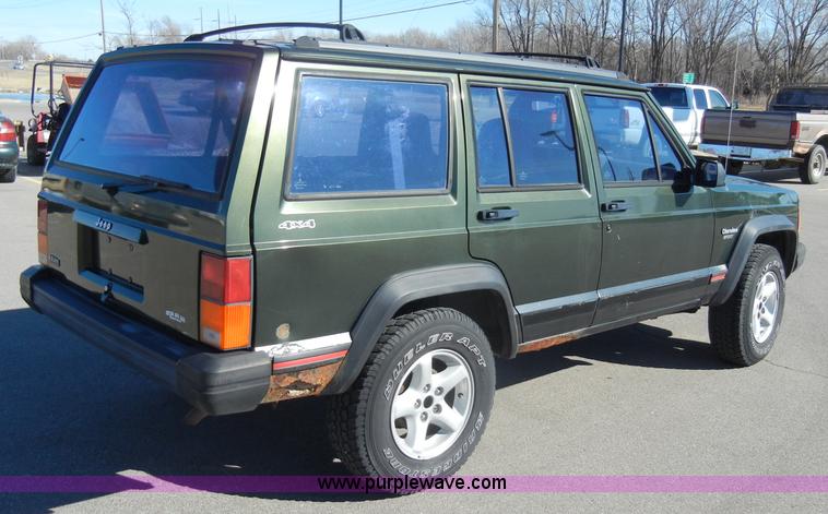 image for item D9760 1995 Jeep Cherokee Sport SUV