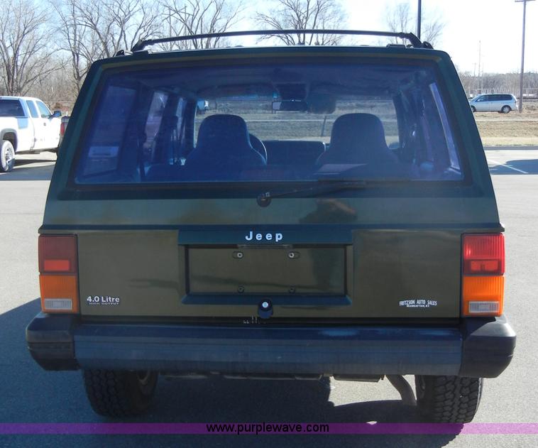 image for item D9760 1995 Jeep Cherokee Sport SUV