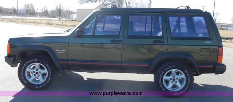image for item D9760 1995 Jeep Cherokee Sport SUV