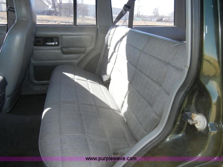 image for item D9760 1995 Jeep Cherokee Sport SUV