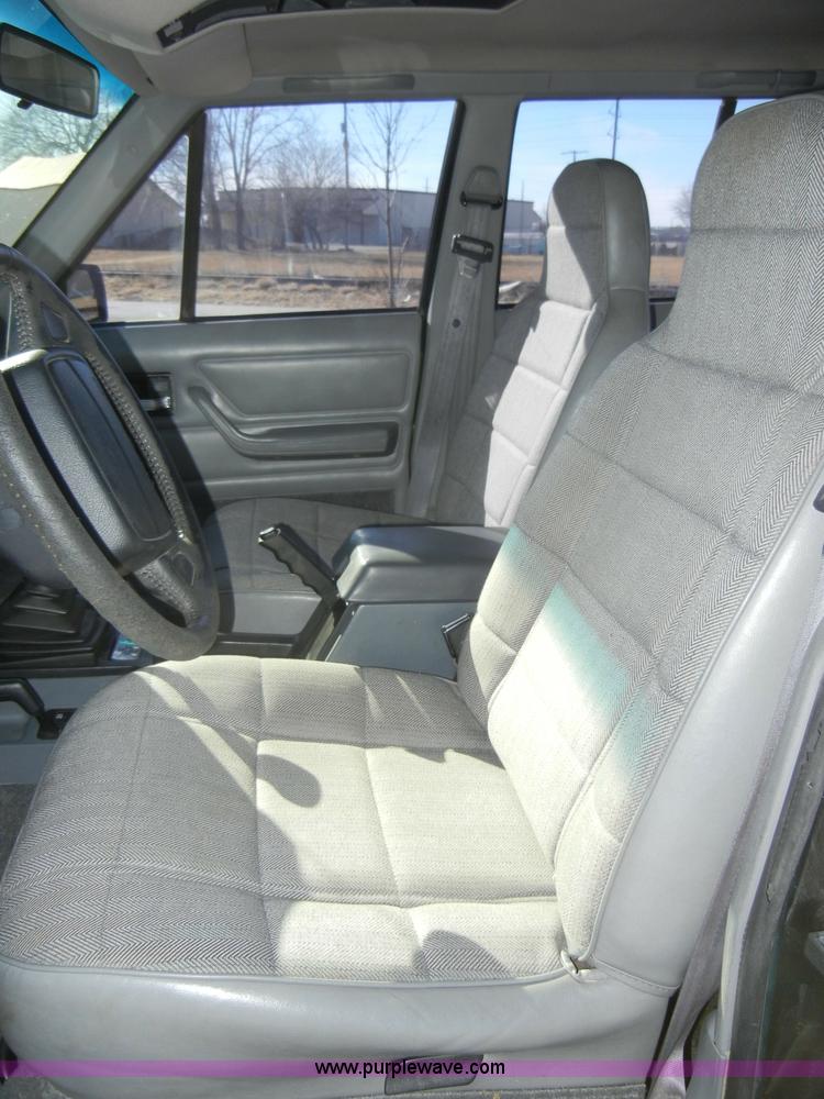 image for item D9760 1995 Jeep Cherokee Sport SUV