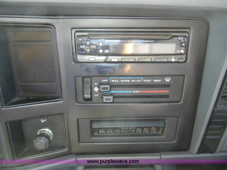 image for item D9760 1995 Jeep Cherokee Sport SUV