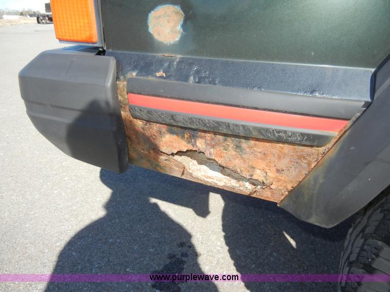 image for item D9760 1995 Jeep Cherokee Sport SUV