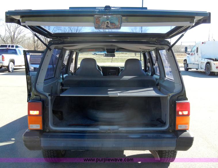 image for item D9760 1995 Jeep Cherokee Sport SUV