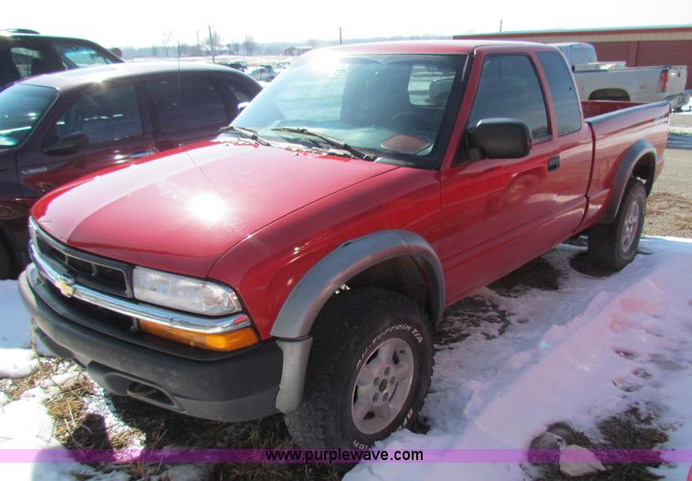 image for item I9537 2000 Chevrolet S10 pickup