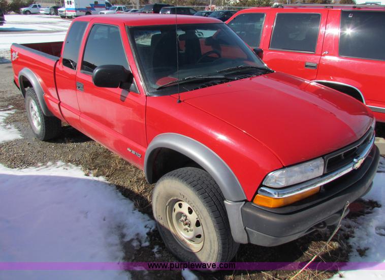 image for item I9537 2000 Chevrolet S10 pickup