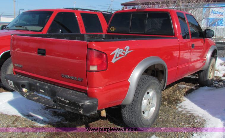 image for item I9537 2000 Chevrolet S10 pickup