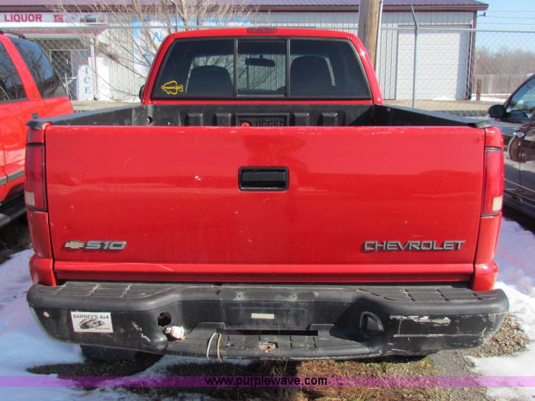 image for item I9537 2000 Chevrolet S10 pickup