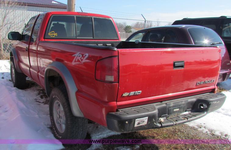 image for item I9537 2000 Chevrolet S10 pickup