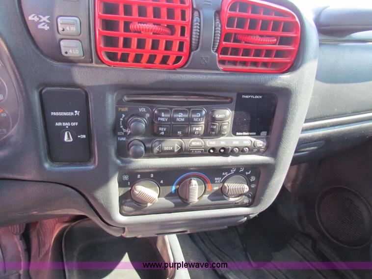 image for item I9537 2000 Chevrolet S10 pickup