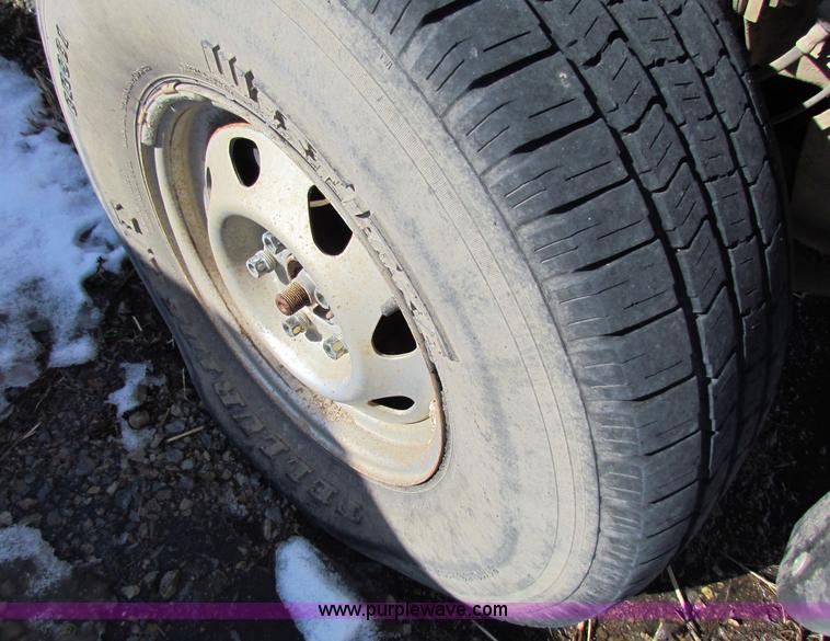 image for item I9537 2000 Chevrolet S10 pickup