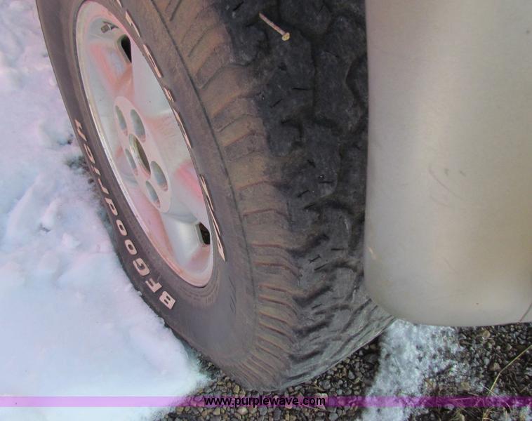 image for item I9537 2000 Chevrolet S10 pickup