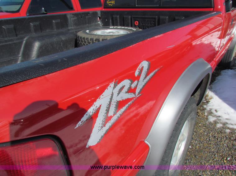 image for item I9537 2000 Chevrolet S10 pickup