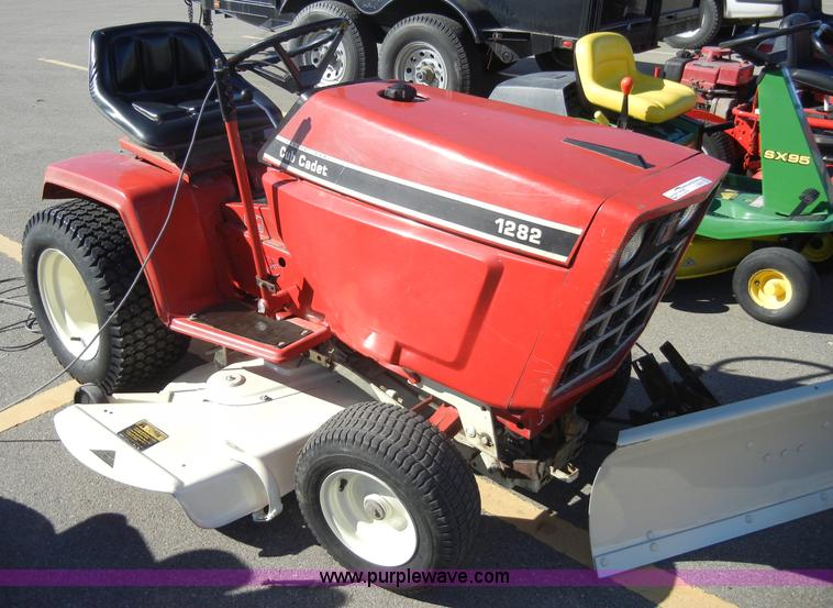 image for item J9378 IH Cub Cadet 1282 lawn mower