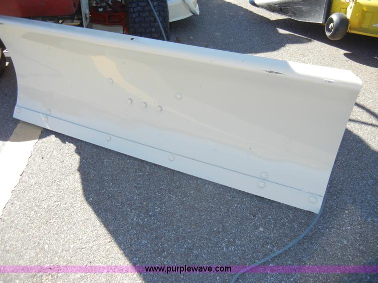 image for item J9378 IH Cub Cadet 1282 lawn mower