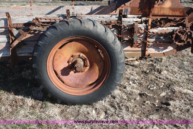 image for item A6670 New Idea M-12A manure spreader