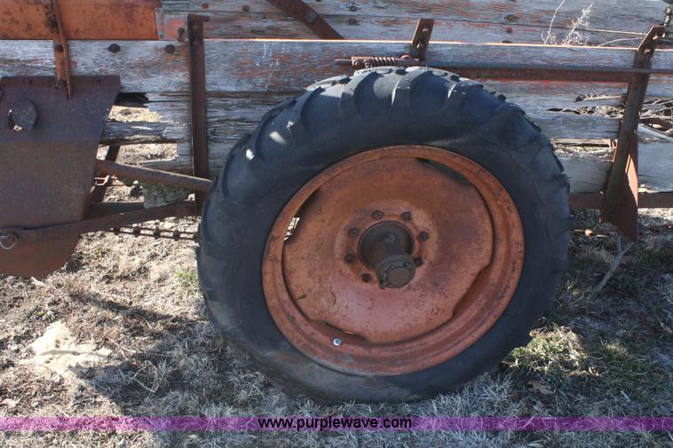 image for item A6670 New Idea M-12A manure spreader