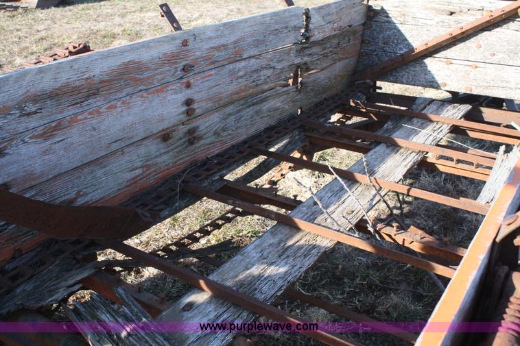 image for item A6670 New Idea M-12A manure spreader