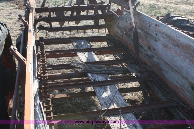 image for item A6670 New Idea M-12A manure spreader