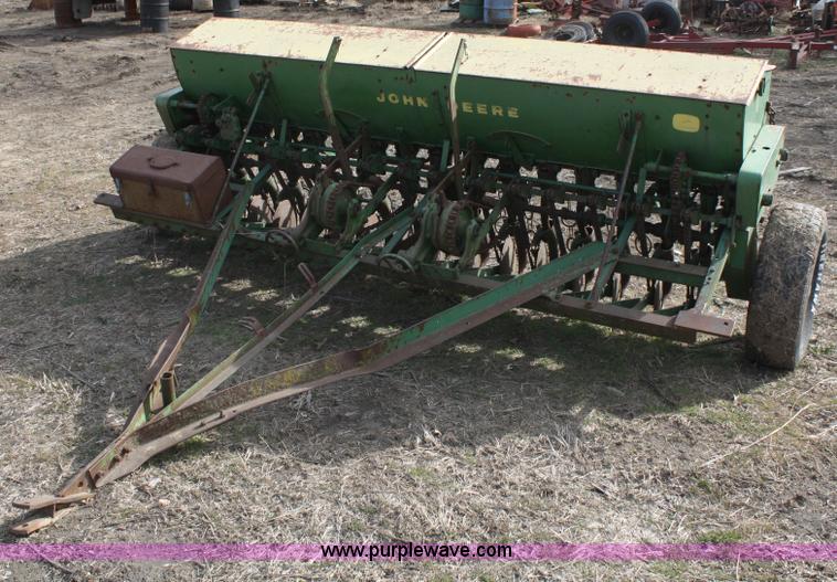 image for item A6716 John Deere FB-B drill