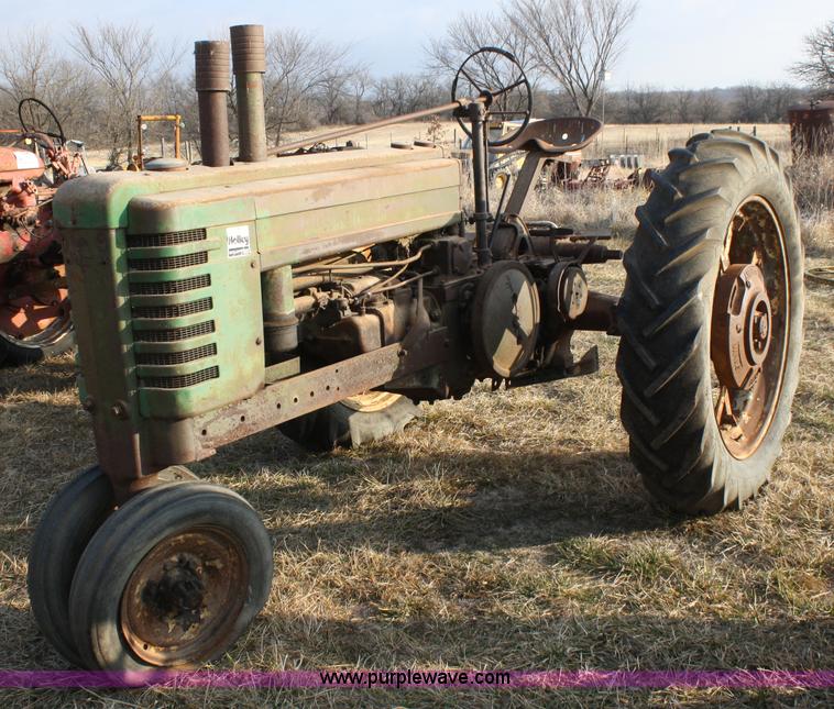 image for item A6722 1939 John Deere model B tractor