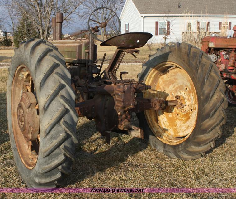 image for item A6722 1939 John Deere model B tractor