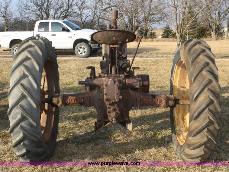image for item A6722 1939 John Deere model B tractor
