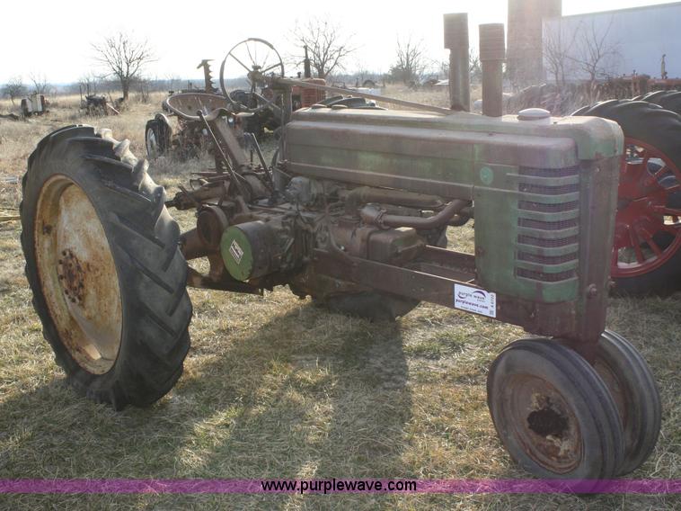 image for item A6722 1939 John Deere model B tractor