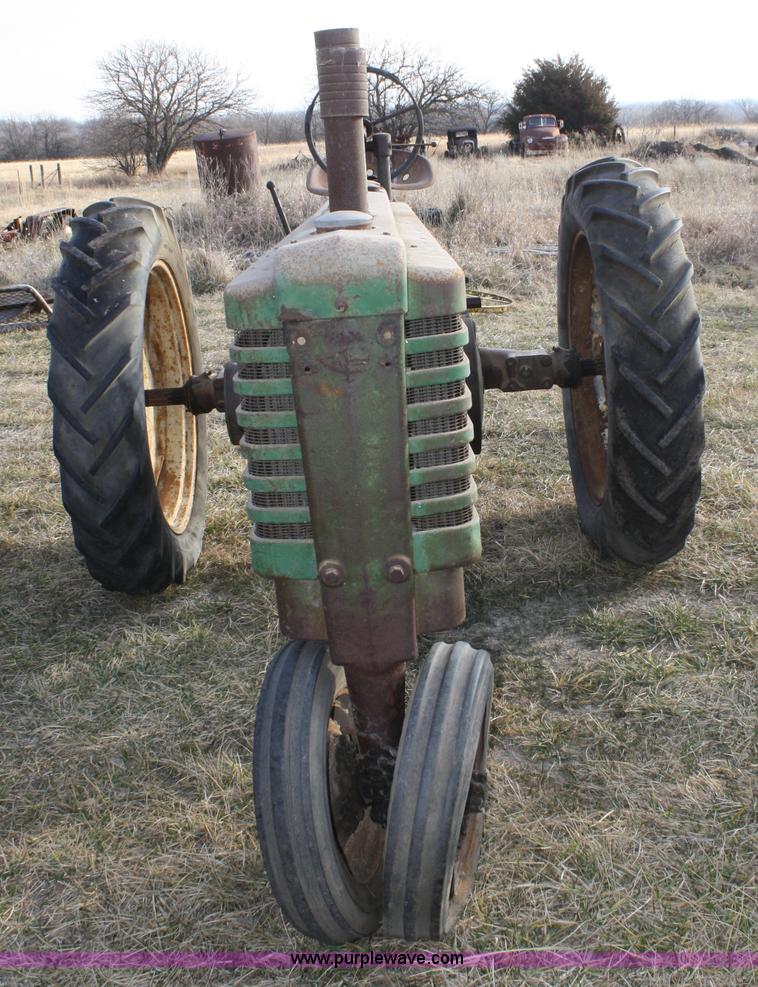 image for item A6722 1939 John Deere model B tractor