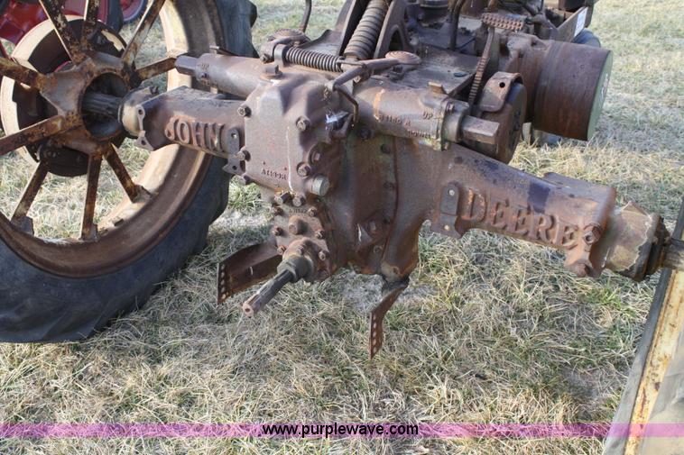 image for item A6722 1939 John Deere model B tractor