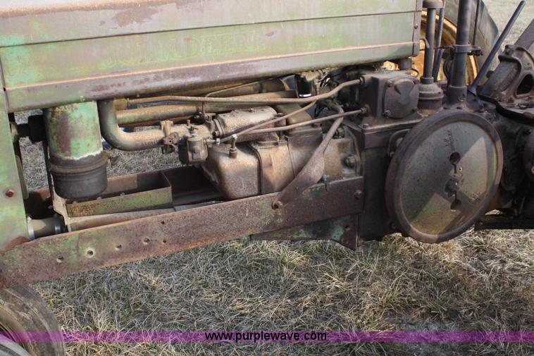 image for item A6722 1939 John Deere model B tractor
