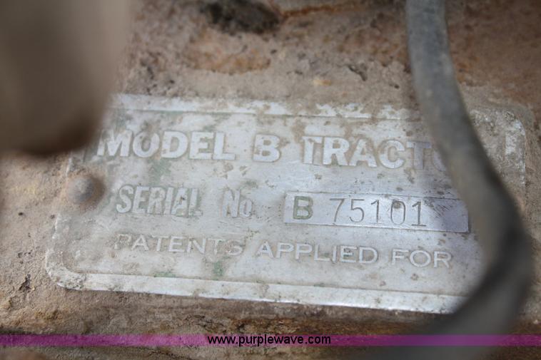 image for item A6722 1939 John Deere model B tractor