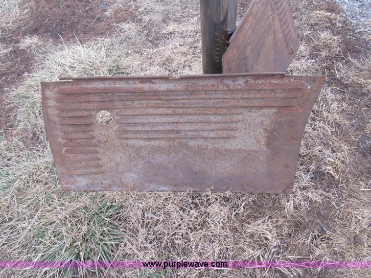 image for item B5097 1940 Oliver 70 row crop tractor