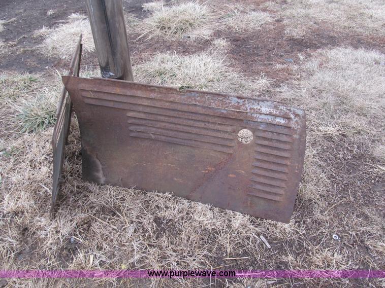 image for item B5097 1940 Oliver 70 row crop tractor