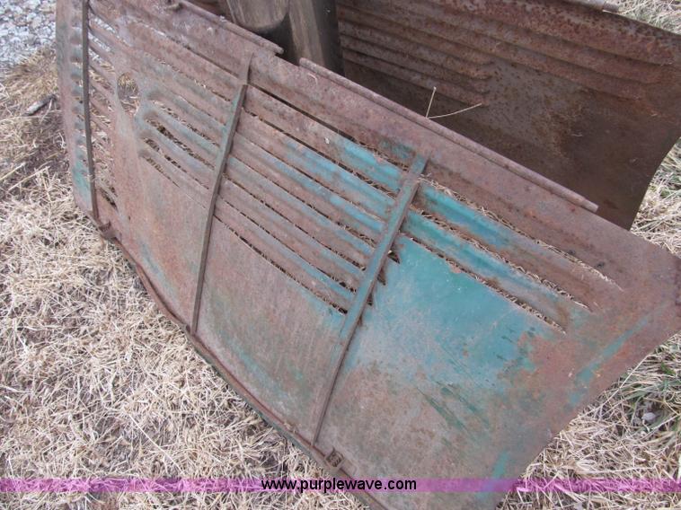 image for item B5097 1940 Oliver 70 row crop tractor
