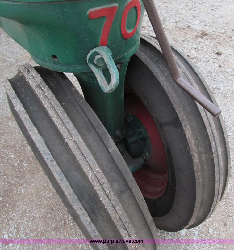 image for item B5097 1940 Oliver 70 row crop tractor