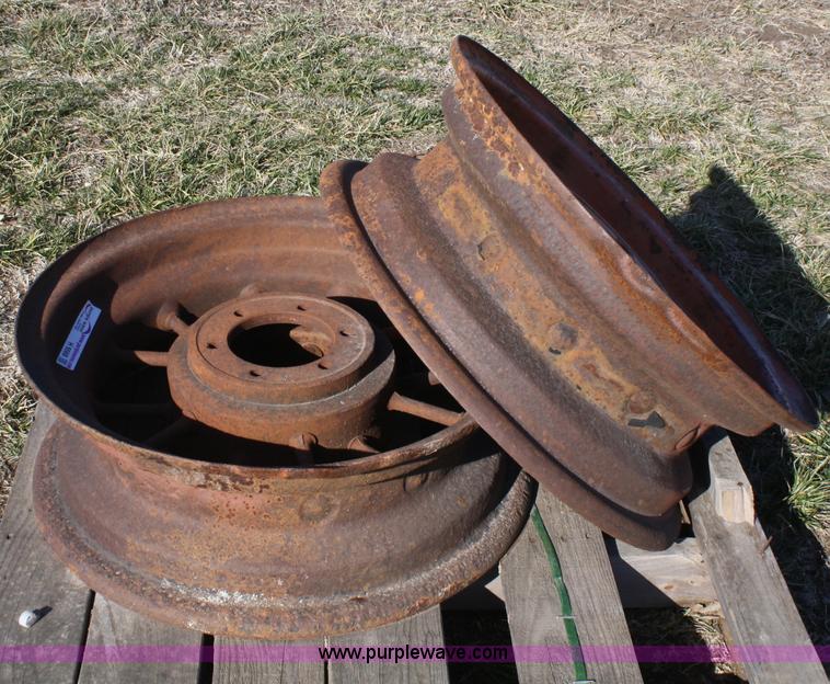 image for item H9568 Allis Chalmers round spoke wheels