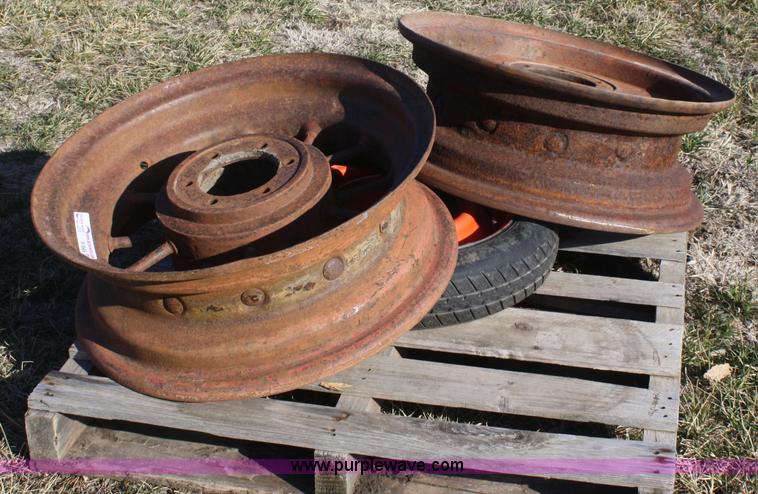 image for item H9569 Allis Chalmers round spoke wheels