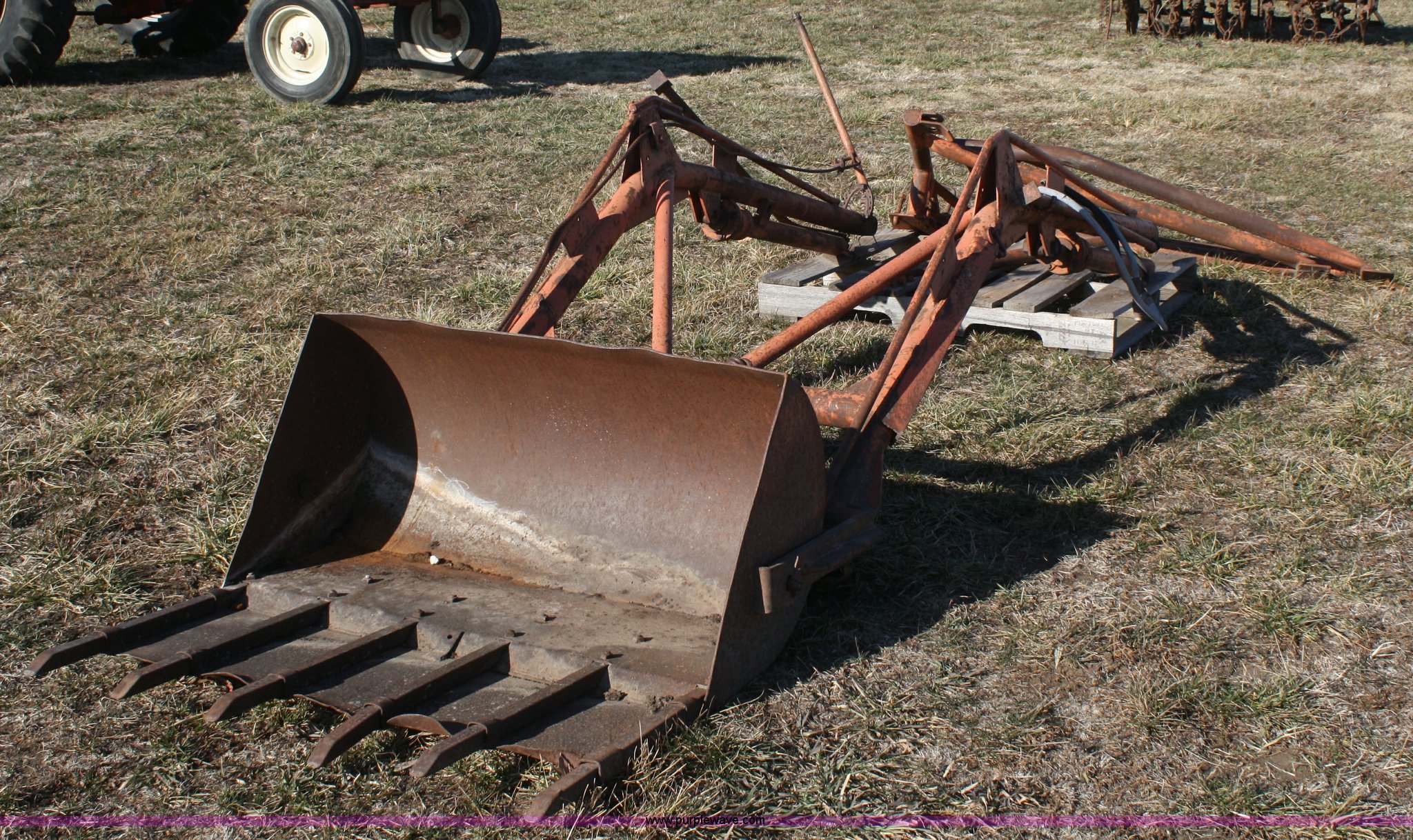 Allis Chalmers front loader with trip bucket in Pomona, KS Item A6671